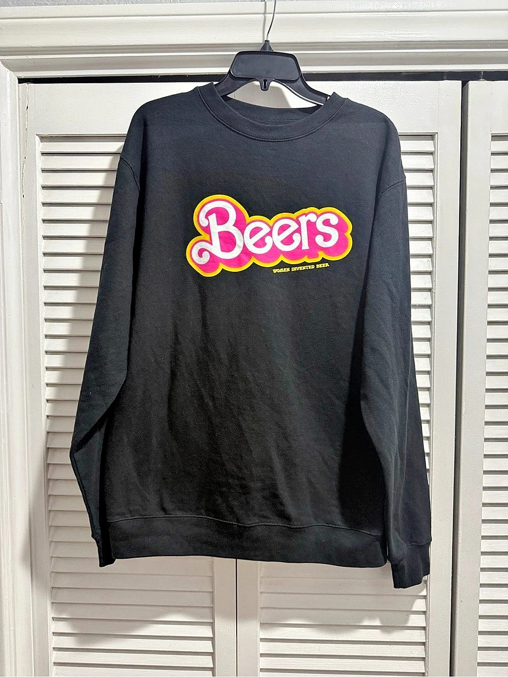 Women invented Beer Graphic Crewneck Sweatshirt in Black Like New